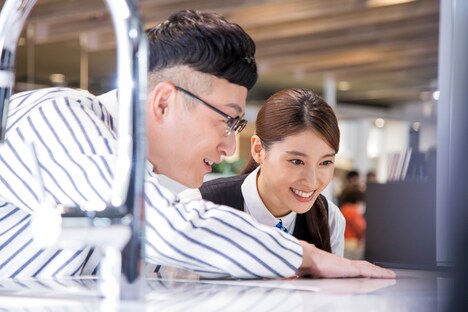 CM「来て、見て、納得！」撮影中の様子。