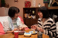 「阿佐ヶ谷姉妹の のほほんふたり暮らし」第1話より。