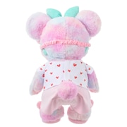 ルームウェアセットを着用したペパロニの後ろ姿。