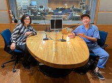 松原タニシ（左）と酒井直斗（右）。