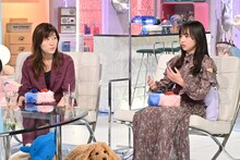 （左から）ヒコロヒー、齊藤京子。(c)テレビ朝日