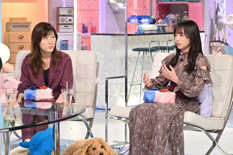 （左から）ヒコロヒー、齊藤京子。(c)テレビ朝日