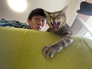 ロングコートダディ堂前とハフちゃん。