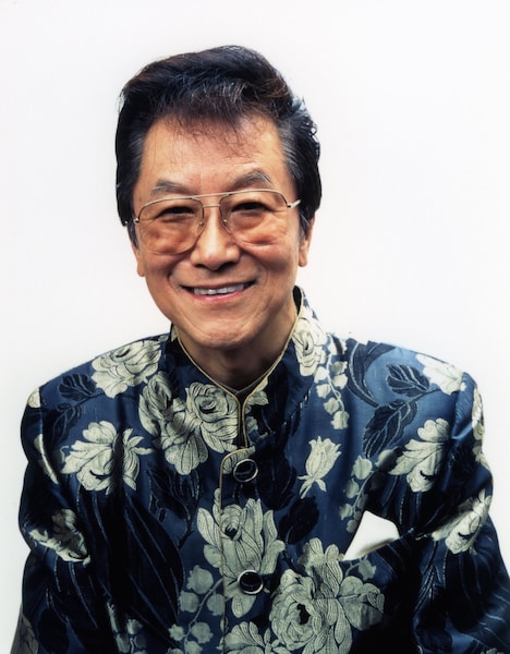 名物ラジオパーソナリティ磯村吟を演じる浜村淳。(c)NHK