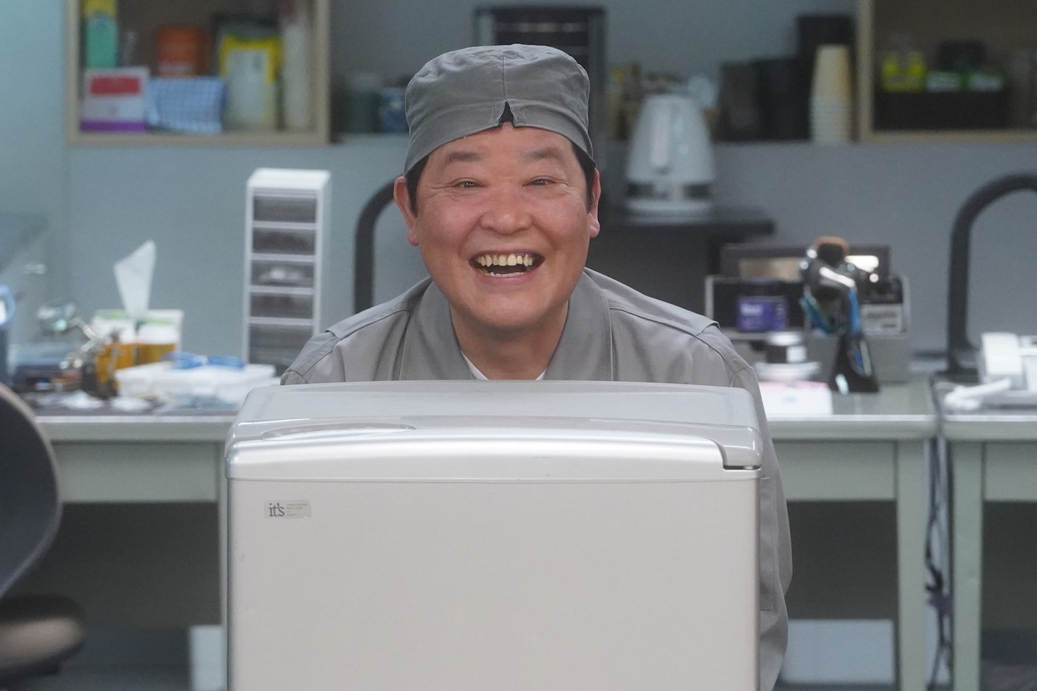 「ラジエーションハウスII～放射線科の診断レポート～」にゲスト出演するダチョウ倶楽部・上島。(c)フジテレビ
