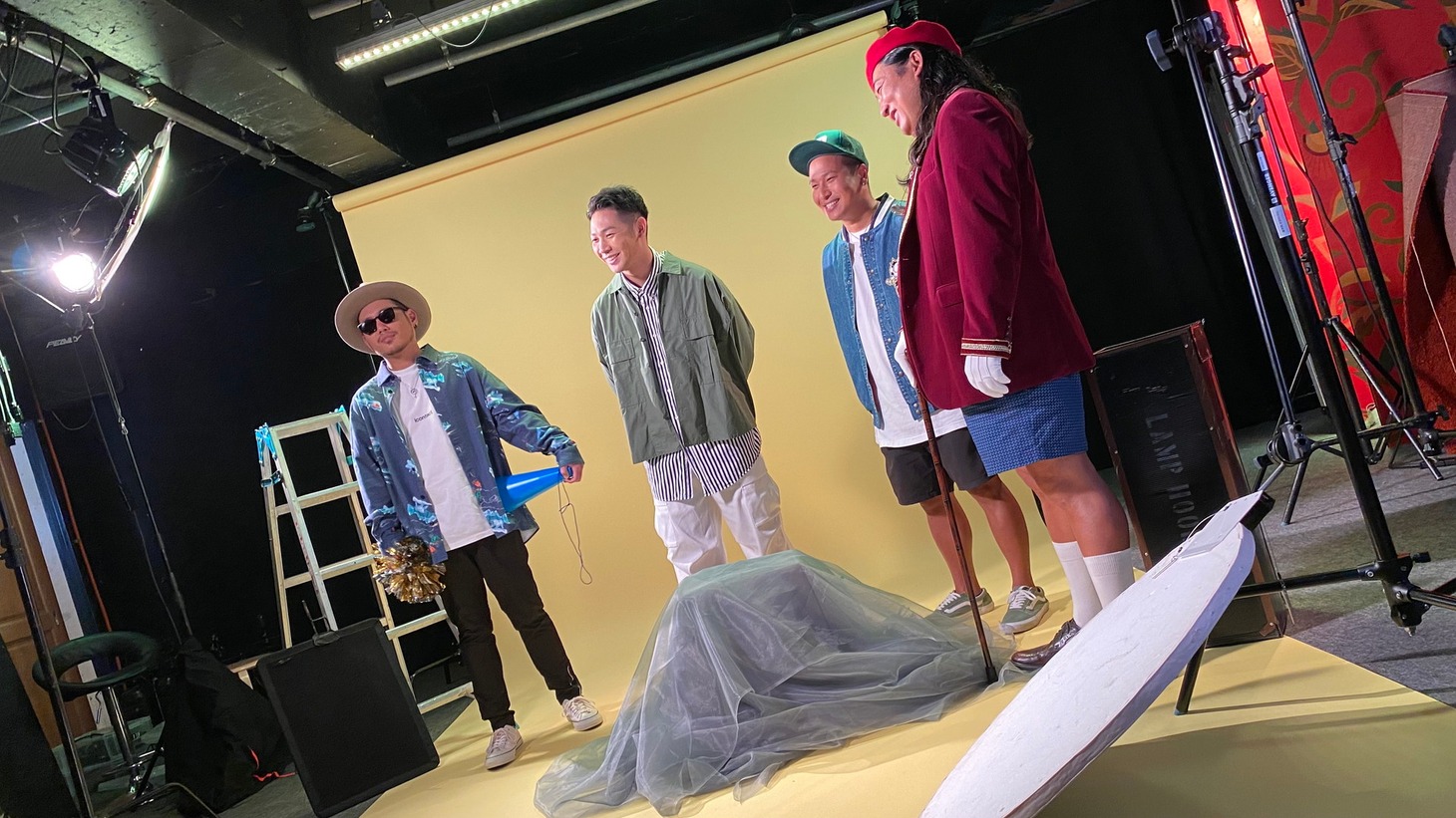 「必ず何かの天才」のミュージックビデオの撮影中。