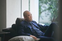 動画「PROUDMEN. | 【ナダルVSモデル Web CM対決】PRODUCT MOVIE ナダル篇」撮影中の様子。