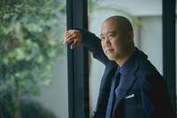 動画「PROUDMEN. | 【ナダルVSモデル Web CM対決】PRODUCT MOVIE ナダル篇」撮影中の様子。