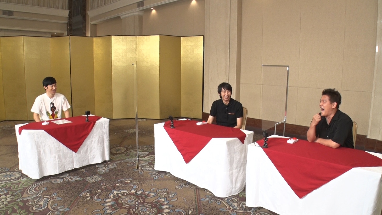 「内村さまぁ～ず SECOND vol.83」Blu-ray特典映像の「内さまゲスト反省会」に出演する（左から）東貴博、アンガールズ山根、スピードワゴン井戸田。