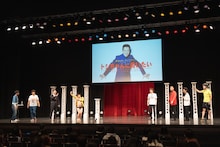 「東京お笑いライブマニア presents『トシちゃんに会いたい』」に出演する（左から）MCの「榎本」ことトンツカタン森本、全員「トシちゃん」として登場する永井佑一郎、レイザーラモンRG、ハリウッドザコシショウ、ザ・ギース高佐、こりゃめでてーな伊藤、モグライダー芝、土屋。