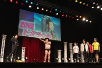 「即興トシちゃん」のワンシーン。