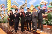 「アンタッチャブルの全人未答～わかるわけねぇだろ！そんな問題～」に出演する（左から）舘山聖奈アナ、バカリズム、アンタッチャブル、サンドウィッチマン伊達、アンガールズ田中。(c)関西テレビ