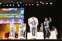 トンツカタン森本の等身大パネルに紛れるトンツカタン森本。