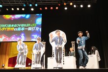 トンツカタン森本の等身大パネルに紛れるトンツカタン森本。