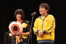 弔辞を述べるランジャタイ。