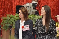 ダレノガレ明美（右）と母・タニアさん（左）。(c)読売テレビ