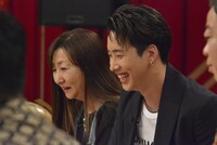 陣（右）と母・みかさん（左）。(c)読売テレビ