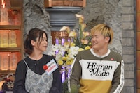 那須川天心（右）と母・由美子さん（左）。(c)読売テレビ