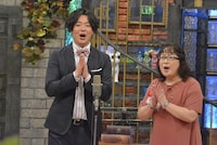 ぺこぱシュウペイ（左）と母・康子さん（右）。(c)読売テレビ