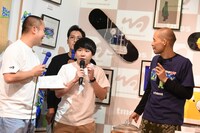 左からハナコ、本明秀文氏。