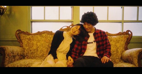 「バニラ」のミュージックビデオより。