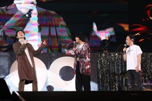 ナインティナインと「スタンドバイミー」作詞作曲の石崎ひゅーい（中央）。