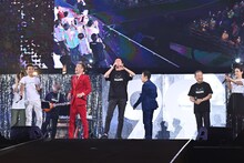 ナインティナイン矢部が「HOWEVER」を歌うワンシーン。