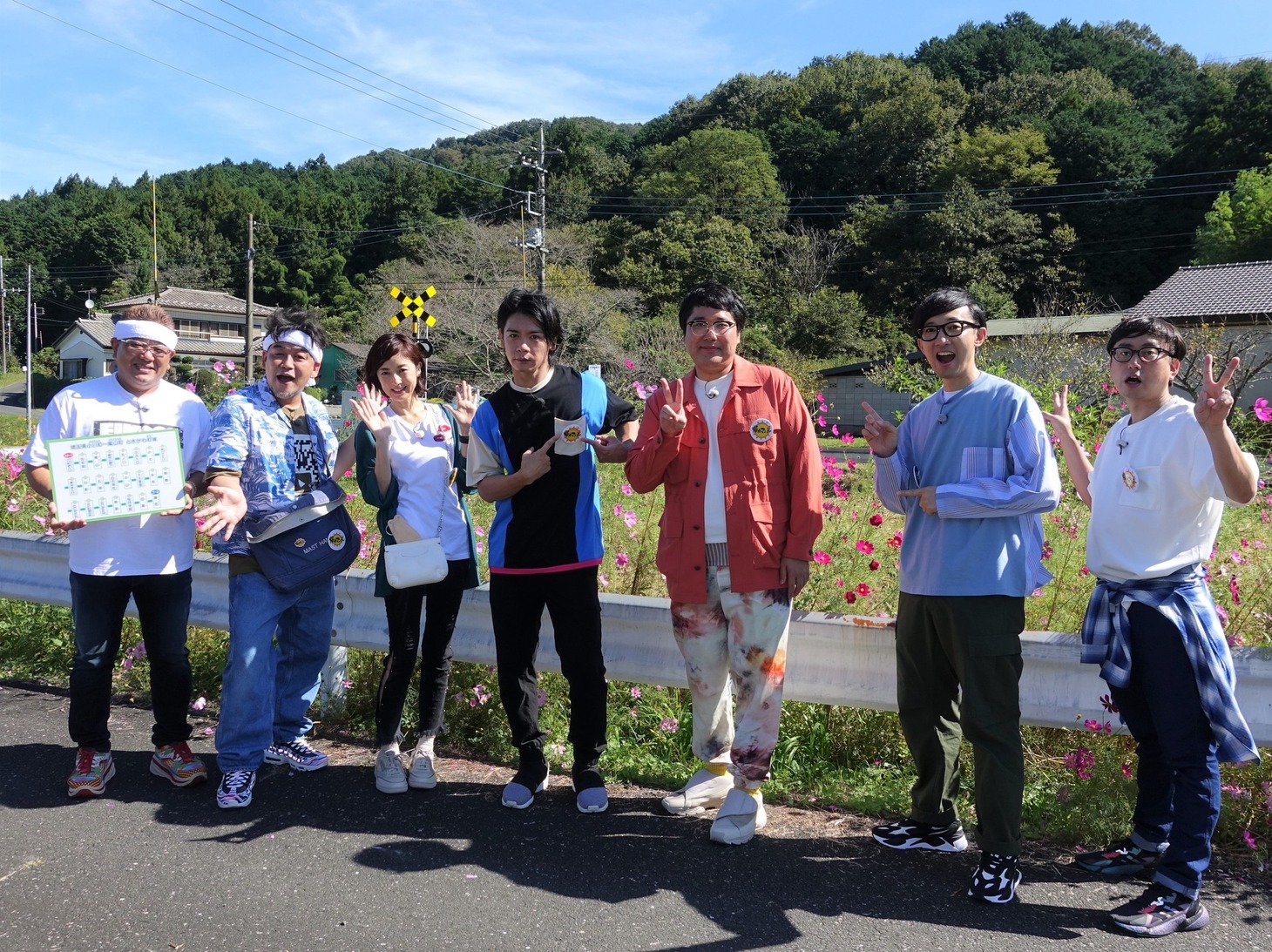 「帰れマンデー 見っけ隊!!」内の「バスサンド」に出演する（左から）サンドウィッチマン、高岡早紀、マヂカルラブリー、おいでやすこが。(c)テレビ朝日