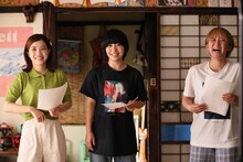 「トゲアリトゲナシトゲトゲ」発の短編映画「ウワキな現場」に出演する（左から）3時のヒロイン福田、Aマッソ加納、ラランド・サーヤ。(c)テレビ朝日