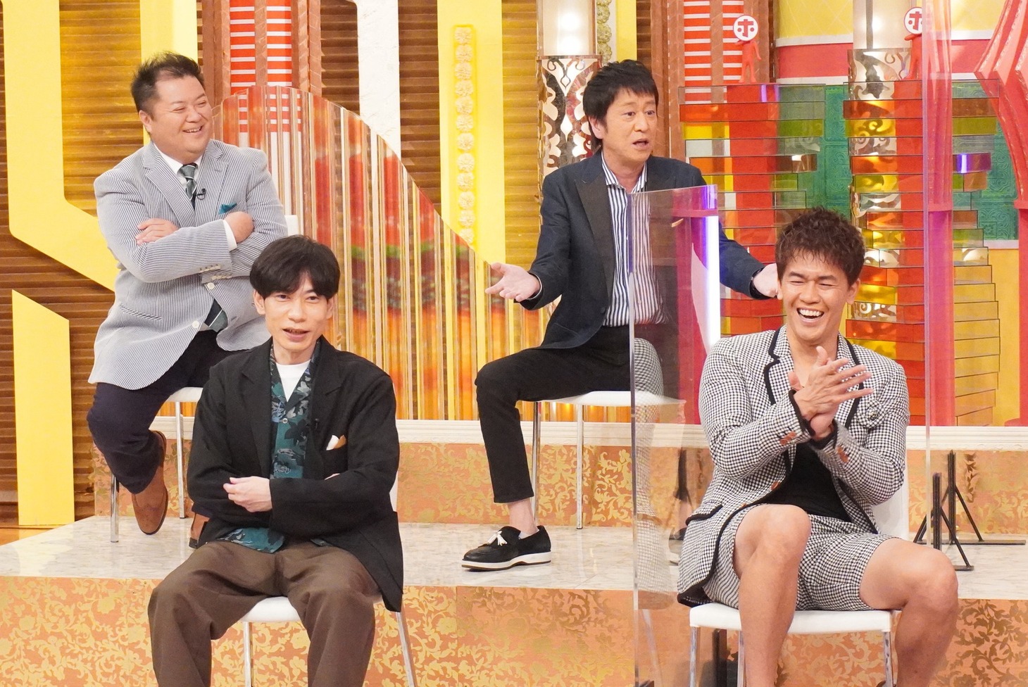 （前列左から）インパルス板倉、武井壮と、ブラックマヨネーズ（後列）。(c)フジテレビ