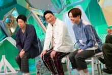 藤崎マーケットとアインシュタイン河井。(c)ABCテレビ
