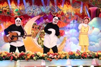 「千鳥のクセがスゴいネタGP」に出演する、友近＆どぶろっく。(c)フジテレビ