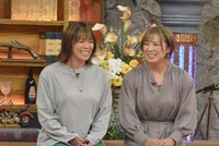 左から川井梨紗子、川井友香子。(c)読売テレビ