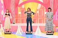 （左から）須田亜香里、王林、鈴木砂羽。(c)TBS