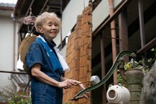 「阿佐ヶ谷姉妹の のほほんふたり暮らし」1話より。