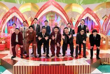 「超豪華！テレ朝バラエティMC芸人 夢の共演スペシャル!!」に出演する（前列左から）千鳥、サンドウィッチマン、アンタッチャブル、バカリズム、（後列左から）弘中綾香アナ、かまいたち、南海キャンディーズ山里、バイきんぐ小峠、霜降り明星。(c)テレビ朝日