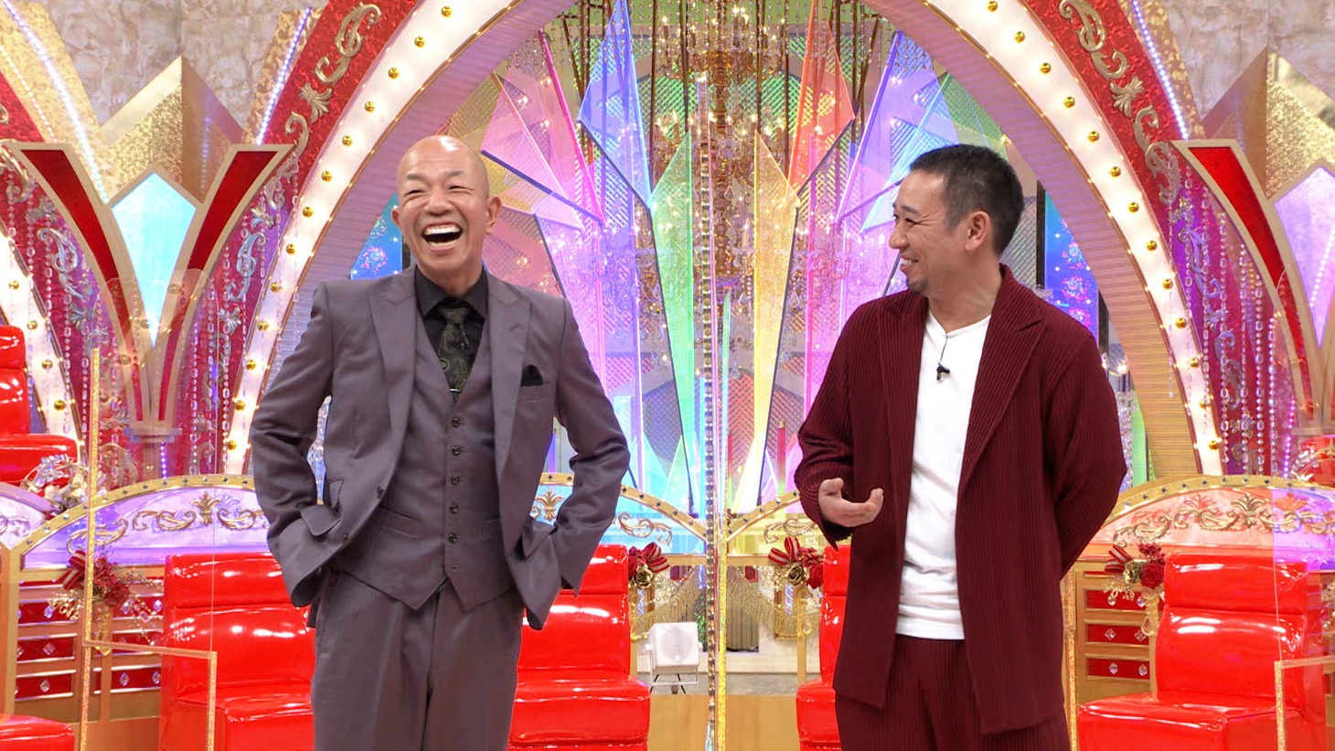 収録後にコメントするバイきんぐ小峠と千鳥・大悟。(c)テレビ朝日