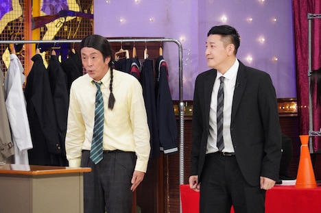 左からネプチューン堀内、チョコレートプラネット長田。(c)日本テレビ