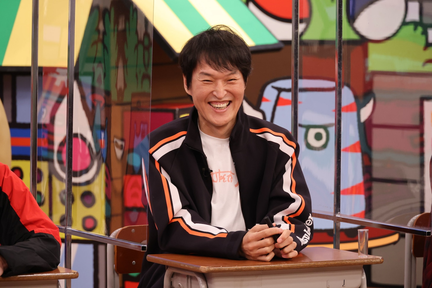「火曜は全力！華大さんと千鳥くん」の「クセがすごい観客大喜利」に出演する千原ジュニア。(c)関西テレビ