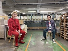 メイプル超合金カズレーザー（左）と尾崎世界観（右）。