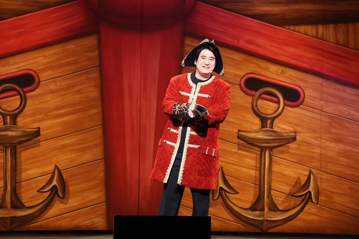ニッポン放送によるイベント「佐久間宣行のオールナイトニッポン0（ZERO）リスナー大感謝祭 2021～freedom fanfare～」に登場する佐久間宣行。