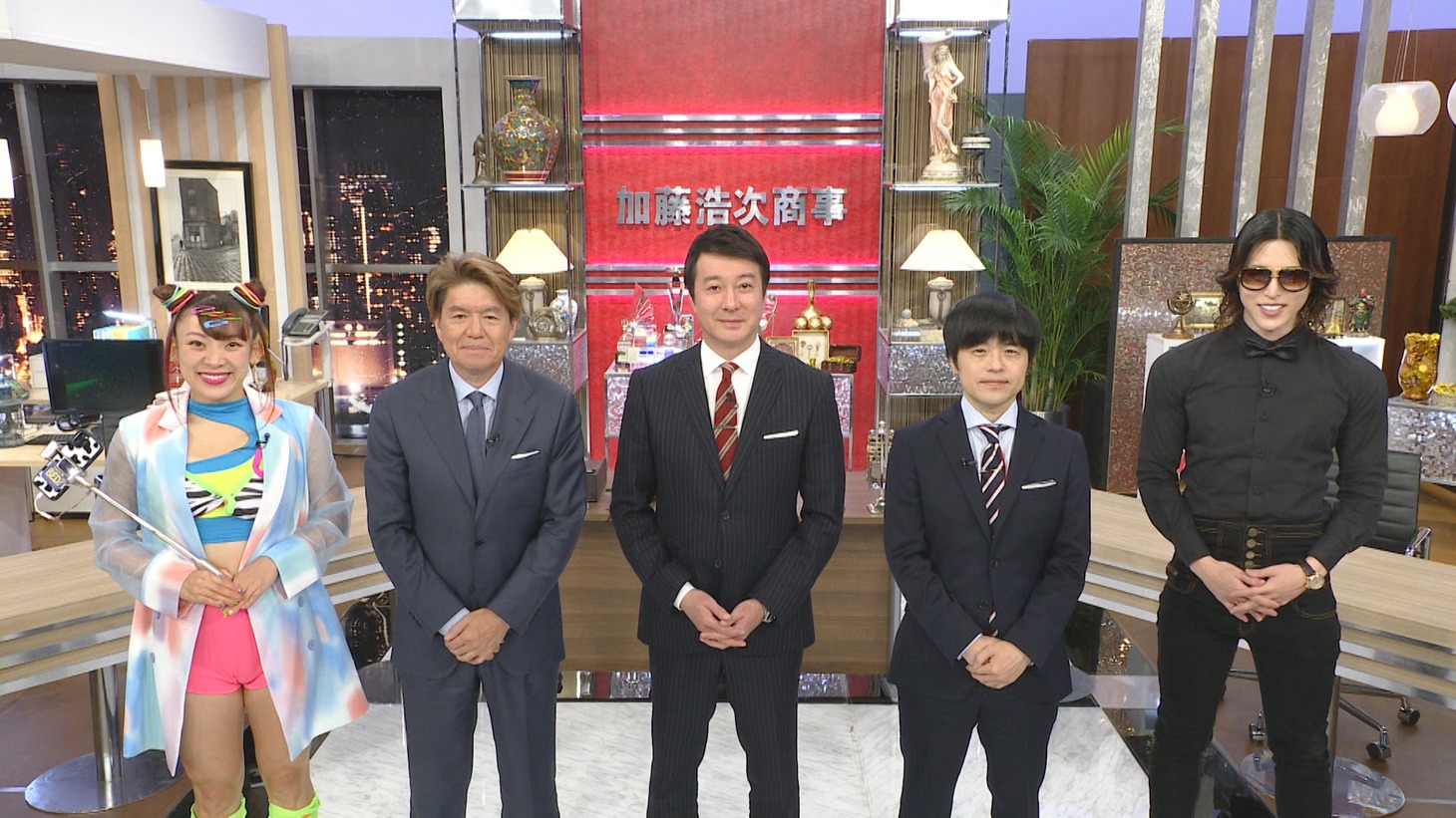 左からフワちゃん、ヒロミ、加藤浩次、バカリズム、ROLAND。(c)日本テレビ