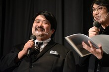 空気階段・鈴木もぐら（左）