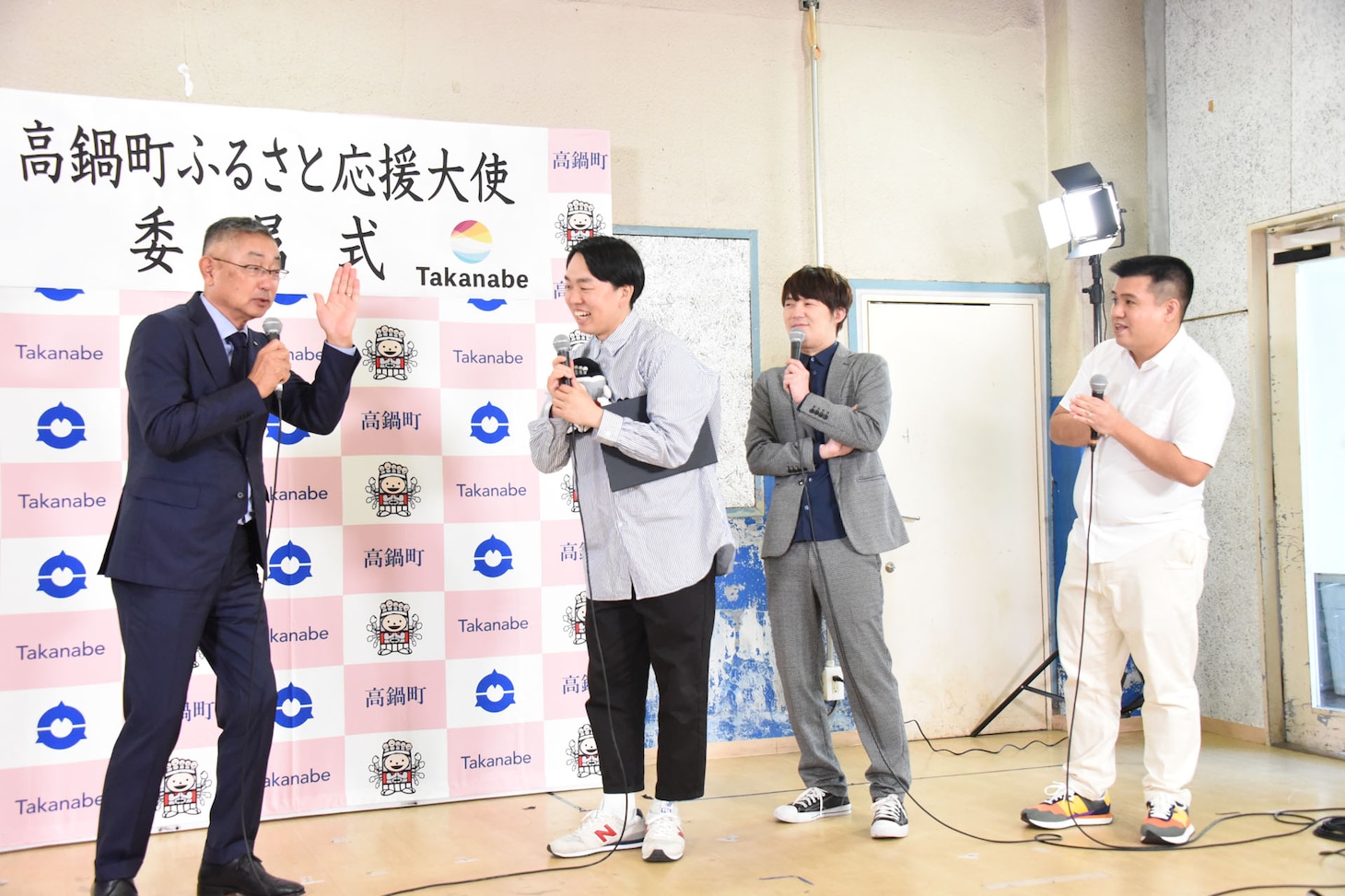 高鍋町のいいところ言い合う黒木敏之町長とかみちぃ。