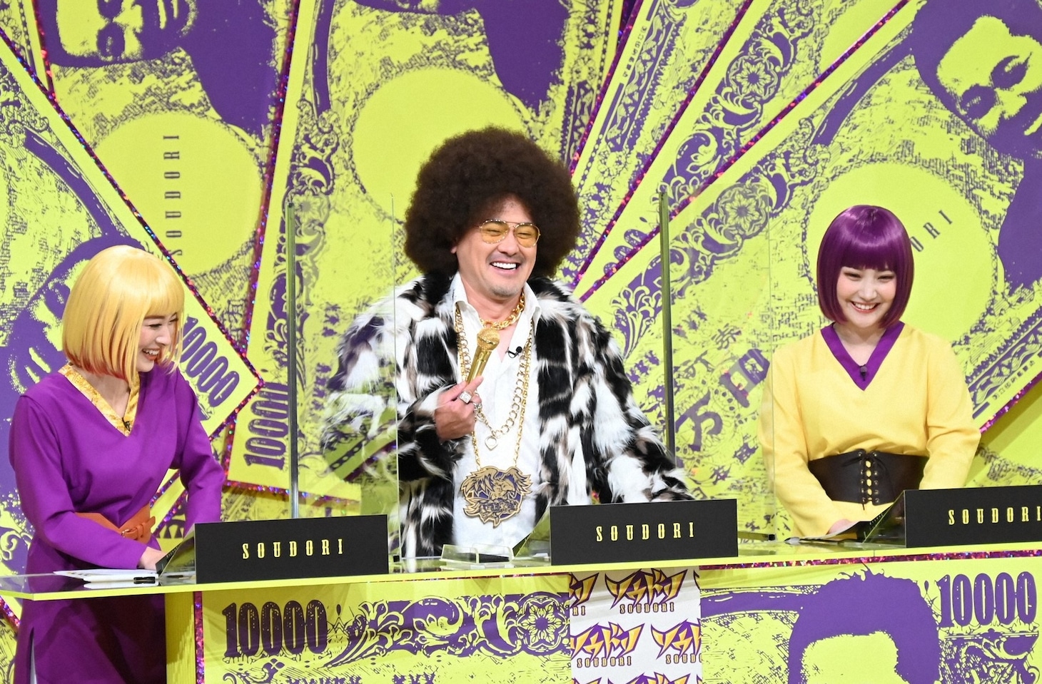 （左から）山本里菜アナ、くりぃむしちゅー有田、野村彩也子アナ。(c)TBS