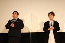 左からドランクドラゴン塚地、加賀まりこ。