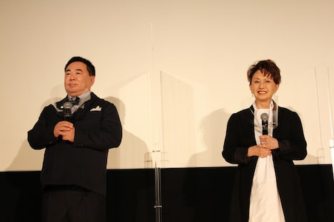 左からドランクドラゴン塚地、加賀まりこ。