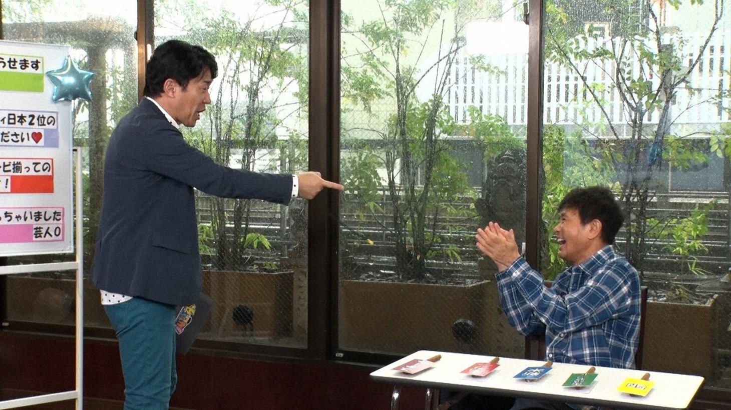 左からペナルティ・ヒデ、ダウンタウン浜田。(c)読売テレビ