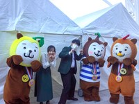 宮崎県シンボルキャラクターみやざき犬と蛙亭。