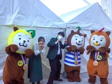 宮崎県シンボルキャラクターみやざき犬と蛙亭。